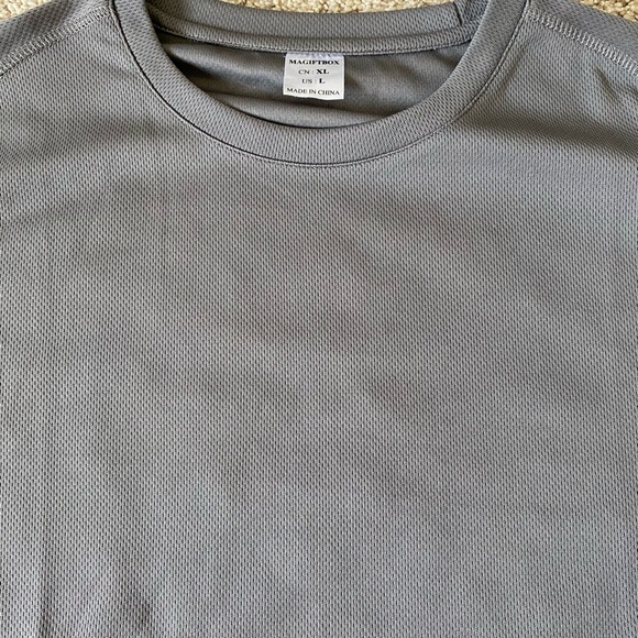 Men grey short sleeve tee shirt Size Large - Picture 3 of 6